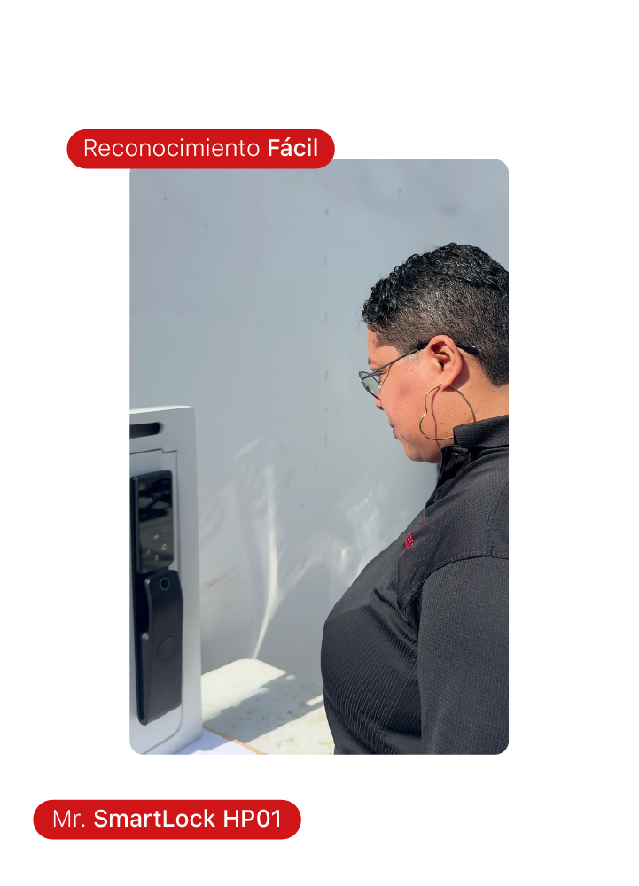 Cerradura inteligente instalada en puerta moderna, apertura con huella